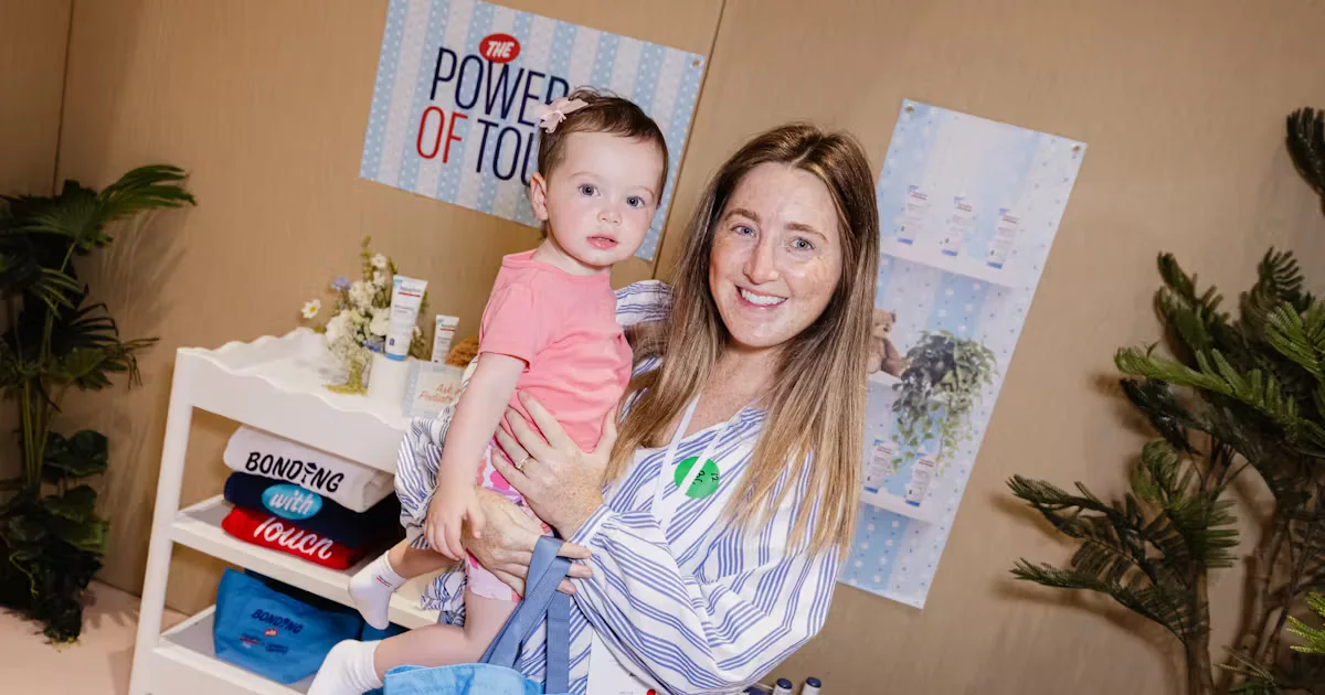 Як Scary Mommy відзначила найсолодші моменти батьківства завдяки силі дотику