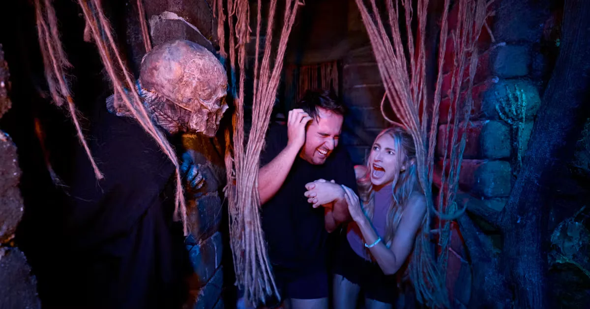 Перший раз на Halloween Horror Nights? Поради для середнього віку